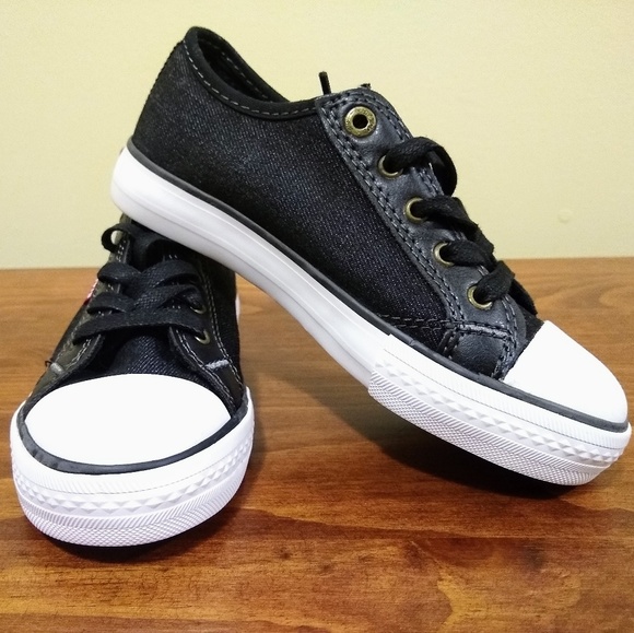 Levi's Boys Size 13 Shoes - Picture 2 of 3